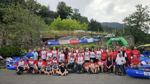 Foto grupal con parte de los participantes del sella adaptado 2024 en el lugar de la salida